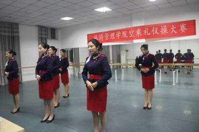 旅游管理學院第一屆空乘禮儀操大賽圓滿落幕 專業攝影服務定格精彩瞬間